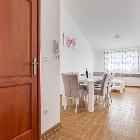 Apartmani Pocrnic Pakoštane Εξωτερικό φωτογραφία