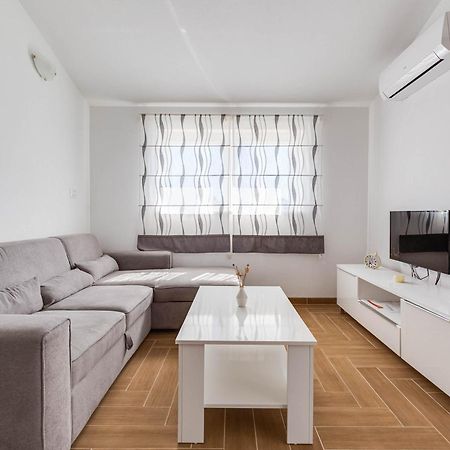 Apartmani Pocrnic Pakoštane Εξωτερικό φωτογραφία