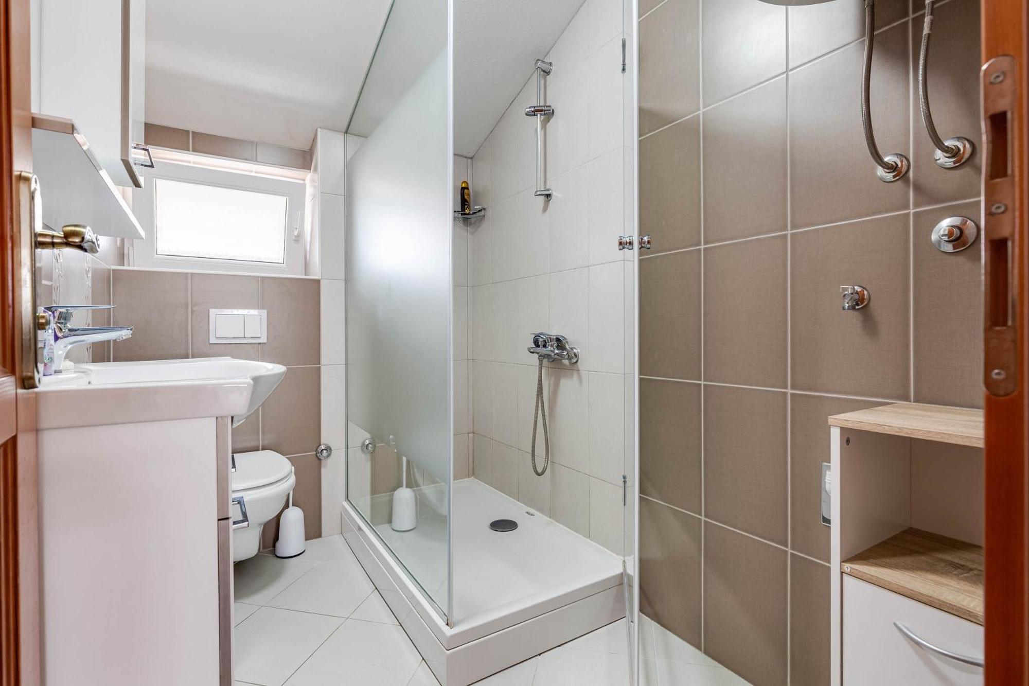 Apartmani Pocrnic Pakoštane Εξωτερικό φωτογραφία