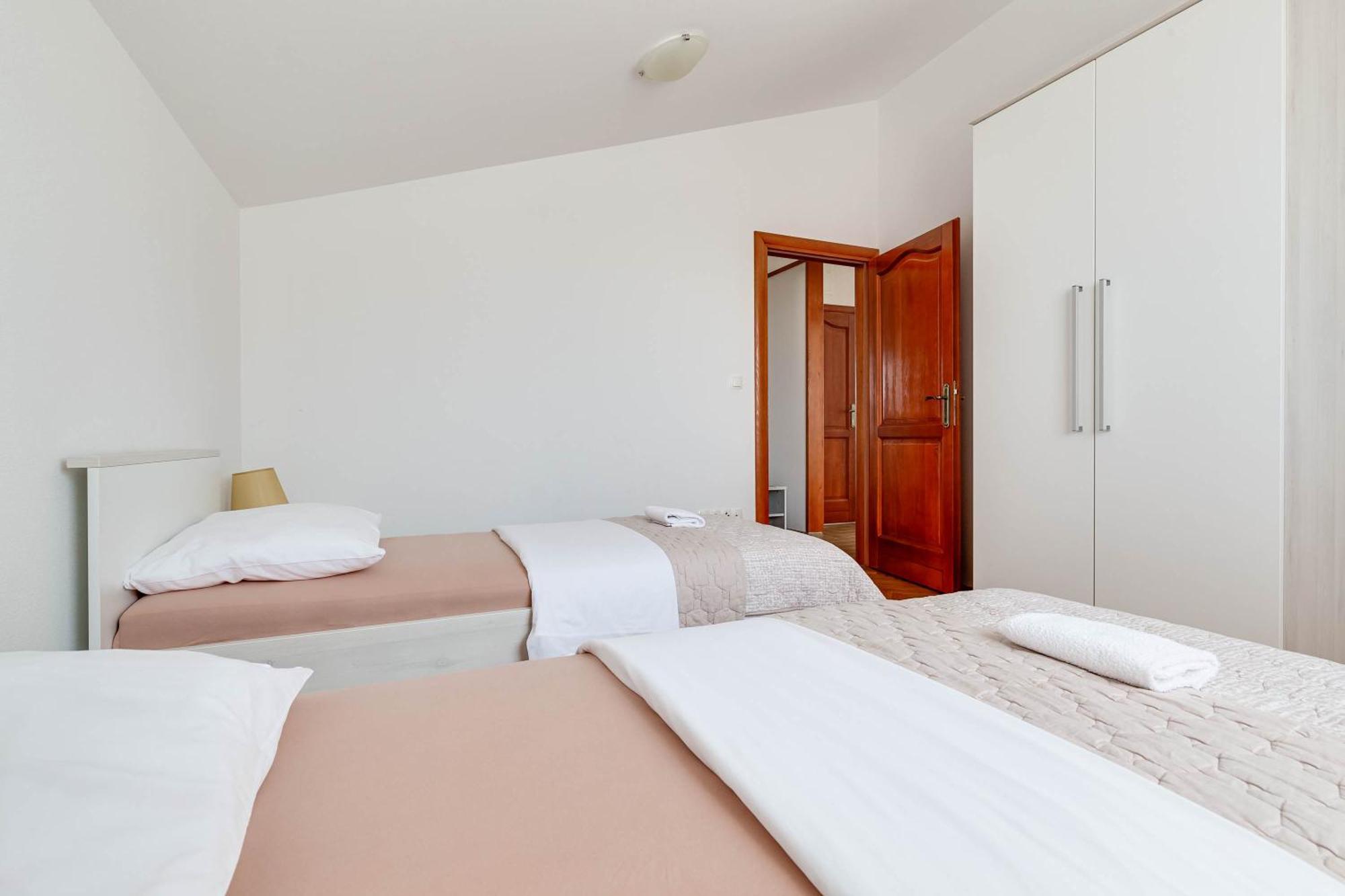 Apartmani Pocrnic Pakoštane Εξωτερικό φωτογραφία