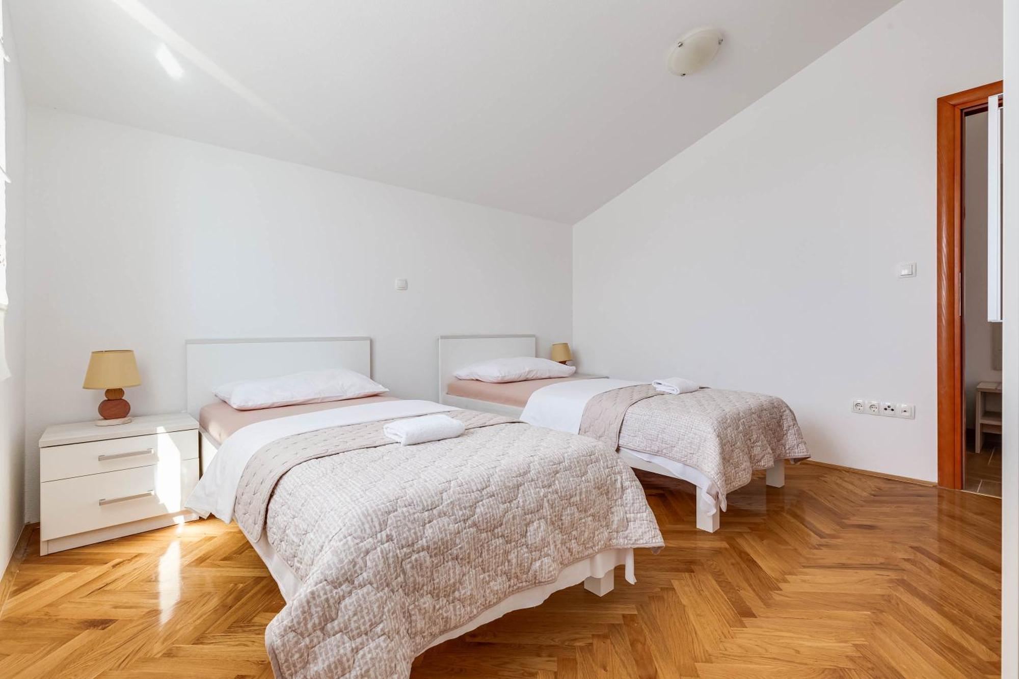 Apartmani Pocrnic Pakoštane Εξωτερικό φωτογραφία