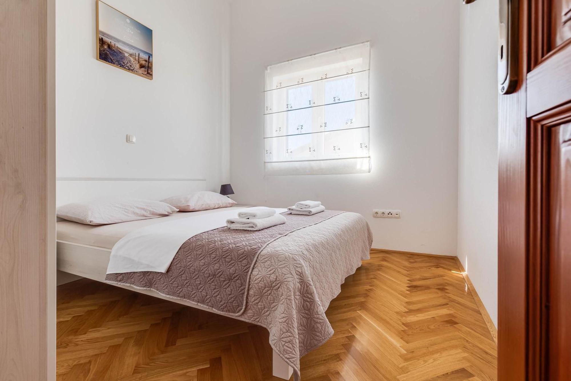 Apartmani Pocrnic Pakoštane Εξωτερικό φωτογραφία